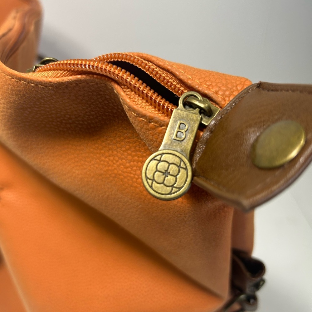 Elegant Orange Duffel Bag with Duck Emblem - Picture 6 of 11